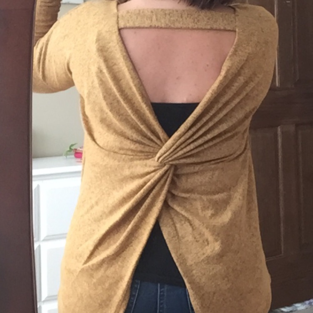 Twist back top